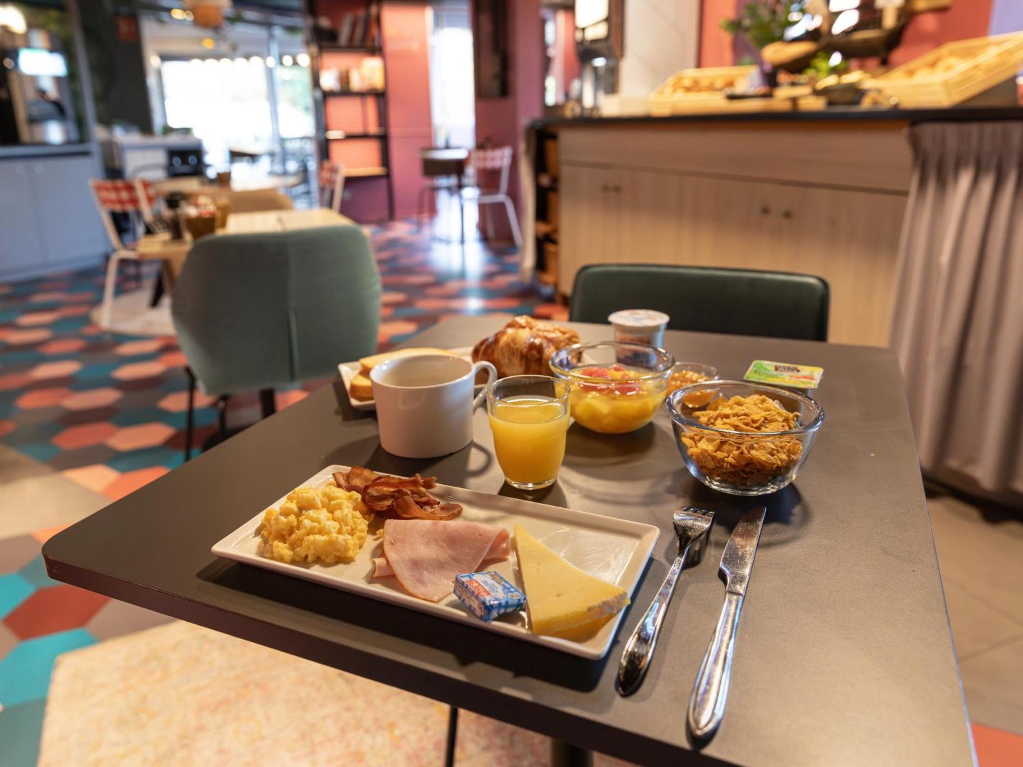 B&B Hotel Orleans Nord Saran Exteriör bild